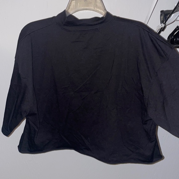 Playboy Loose-fitted Cropped Short Sleeve Shirt - Picture 3 of 3